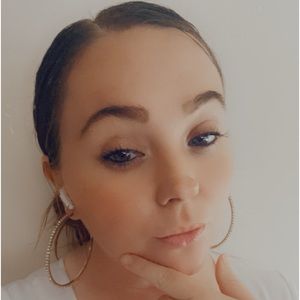 Meet your Posher, Alisha